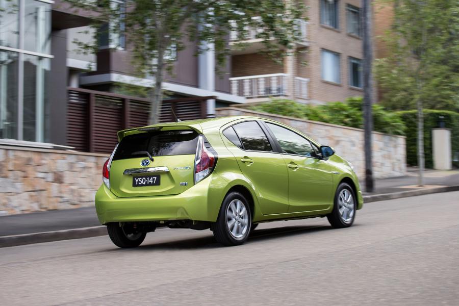  Toyota Prius c i-Tech 2015 года  (AU) (фото 2 из 10)